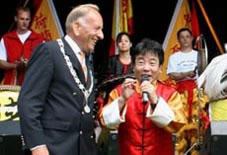 Sifu make a joke with burgermeester